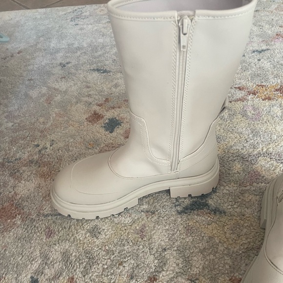 Zara tall rain boot. Women’s size 36. Zipper. Lug sole. Wore maybe twice - Picture 2 of 5
